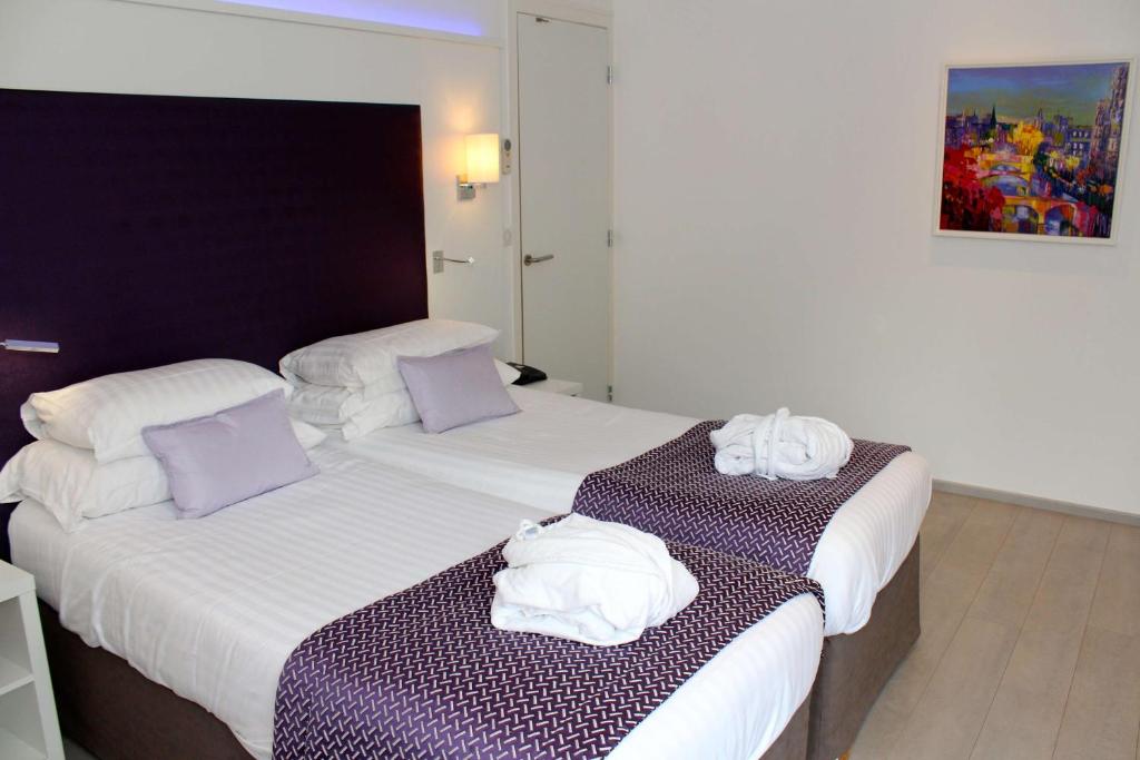 Postel nebo postele na pokoji v ubytování Best Western Plus Hotel Carlton Annecy