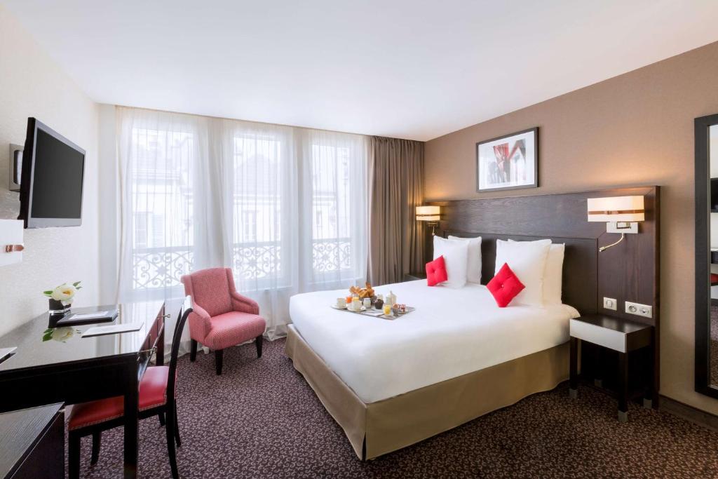 Postel nebo postele na pokoji v ubytování Best Western Premier de La Poste & Spa