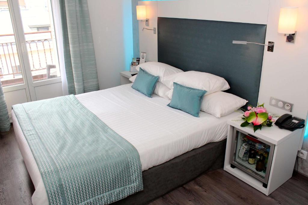 Postel nebo postele na pokoji v ubytování Best Western Plus Hotel Carlton Annecy