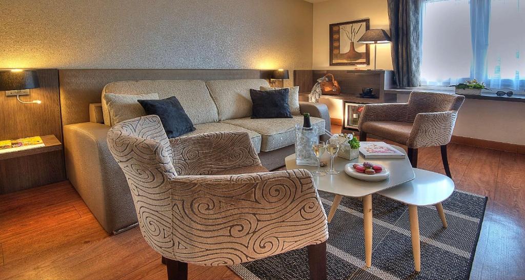 Posezení v ubytování Best Western PLUS Elixir Grasse