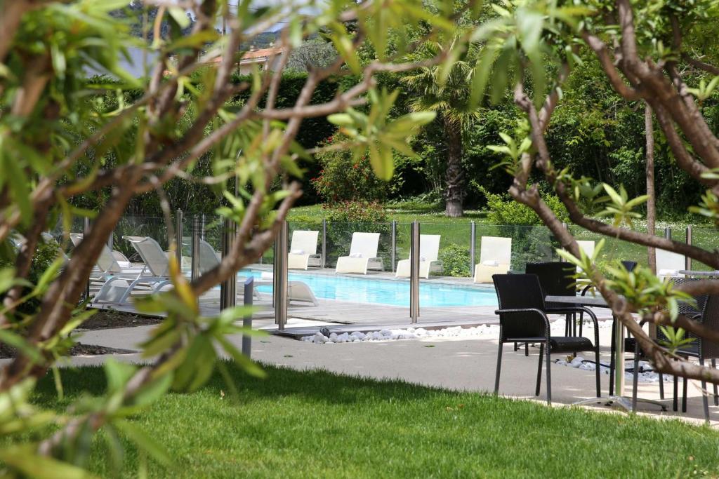 Bazén v ubytování Best Western PLUS Elixir Grasse nebo v jeho okolí