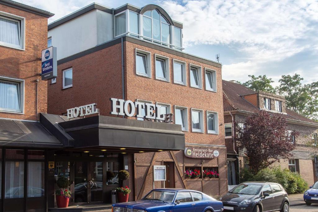 a hotel with a blue car parked in front of it at Best Western Hotel Heide in Oldenburg