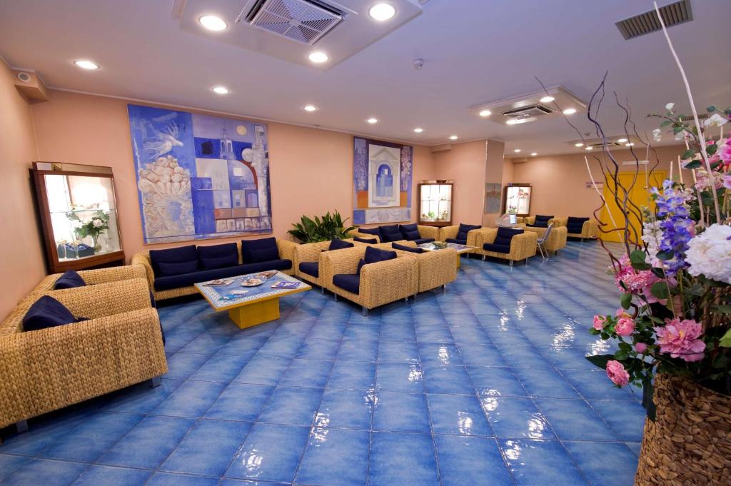 Część wypoczynkowa w obiekcie Best Western Hotel Mediterraneo