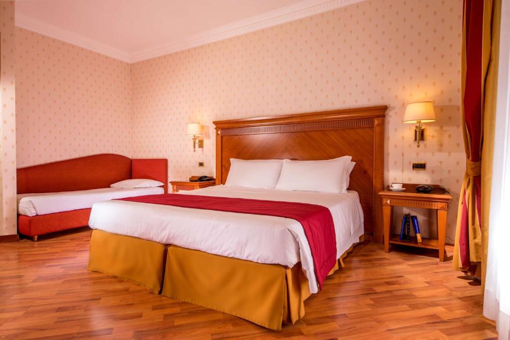 Postel nebo postele na pokoji v ubytování Best Western Hotel Viterbo