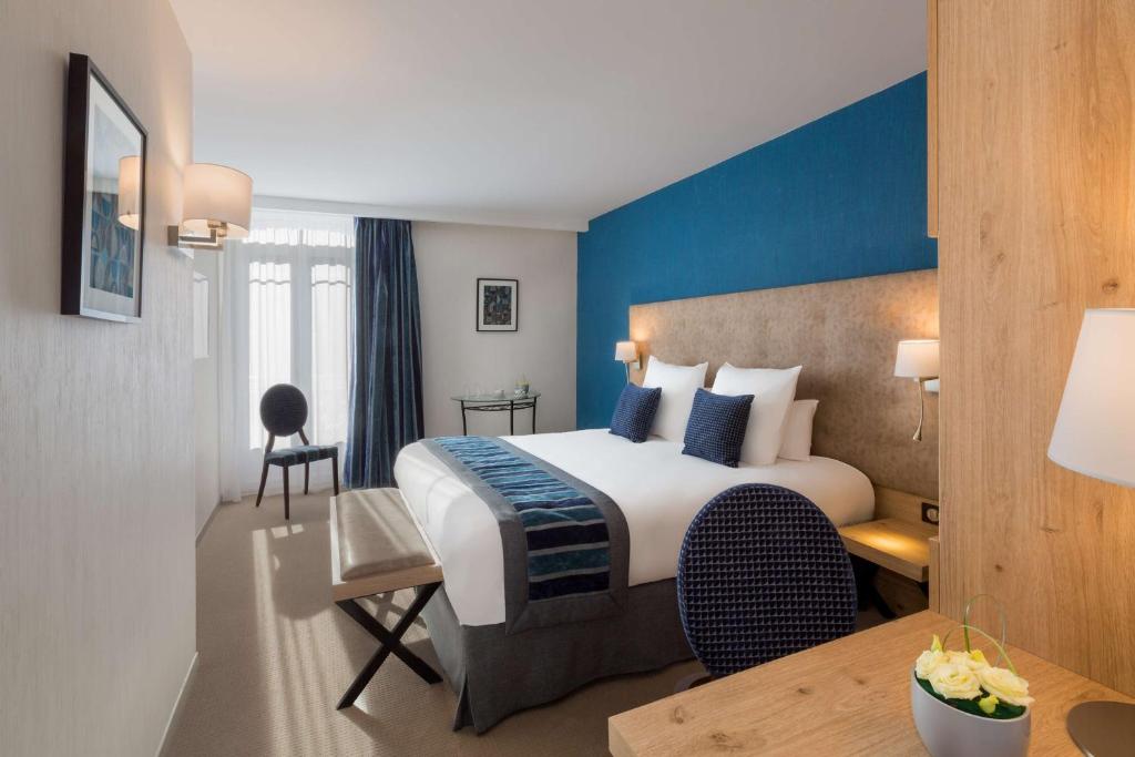 Postel nebo postele na pokoji v ubytování Hôtel Le Rive Droite & SPA