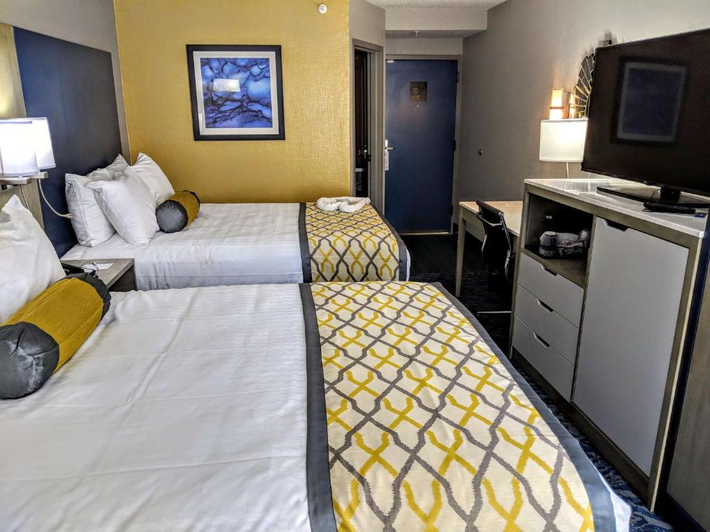 Best Western Plus Bloomington East - Queen Room Met Twee Queensize Bedden