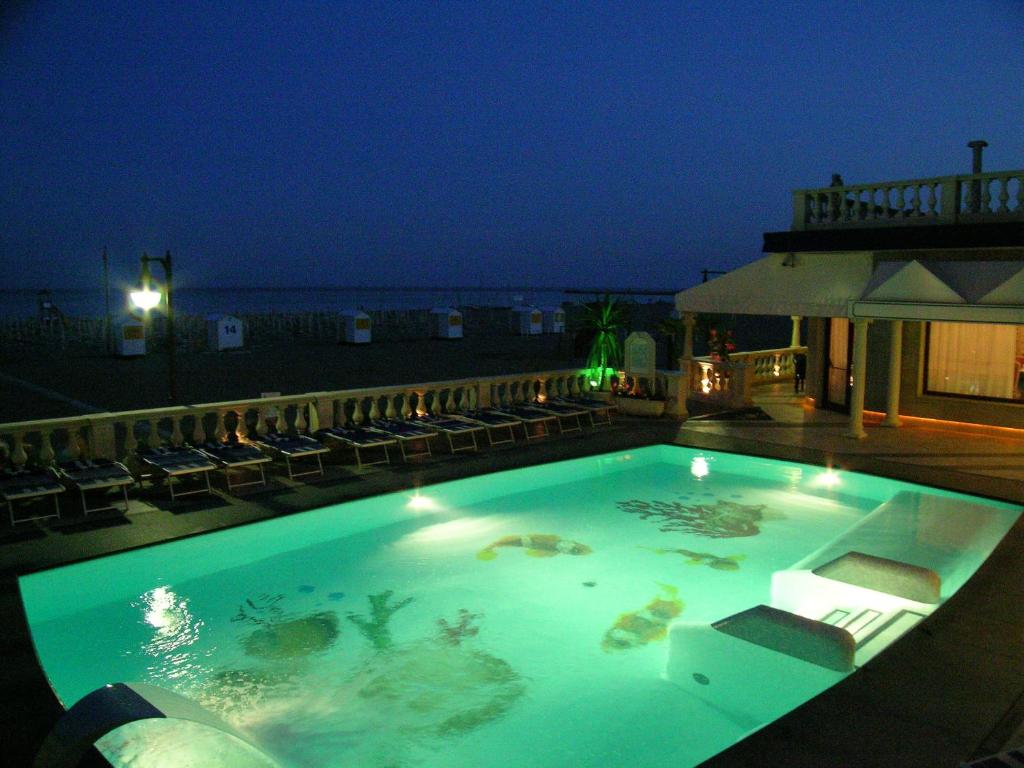 Bazén v ubytování Hotel Danieli nebo v jeho okolí