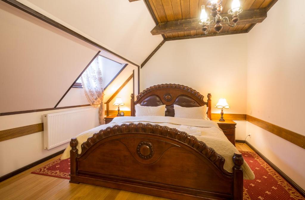 
Deluxe Triple Room with Kingsize Bed
