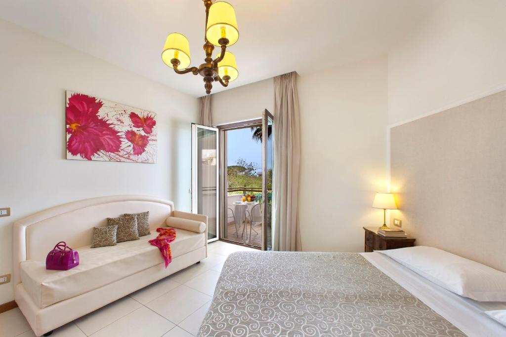 Hotel Alpha - Classic Quadruple Room