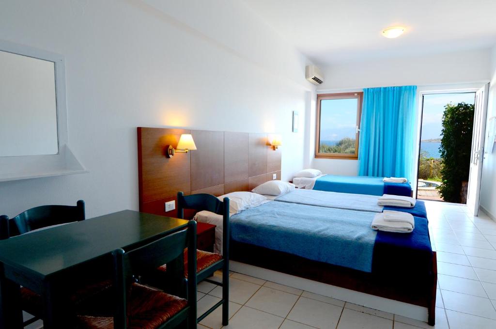 Letto o letti in una camera di Mirabella Apartments