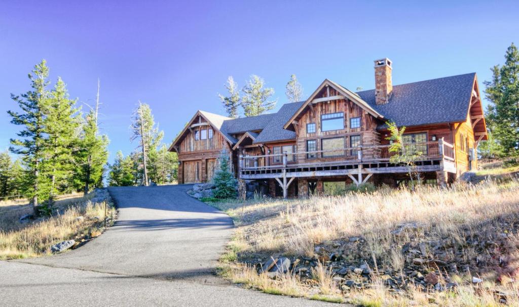 Antler Ridge Lodge, Big Sky (updated prices 2024)