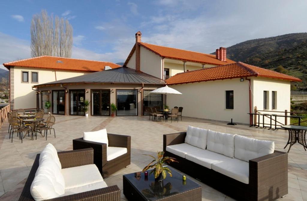 Nespecifikovaný výhled na hory nebo výhled na hory při pohledu z hotelu