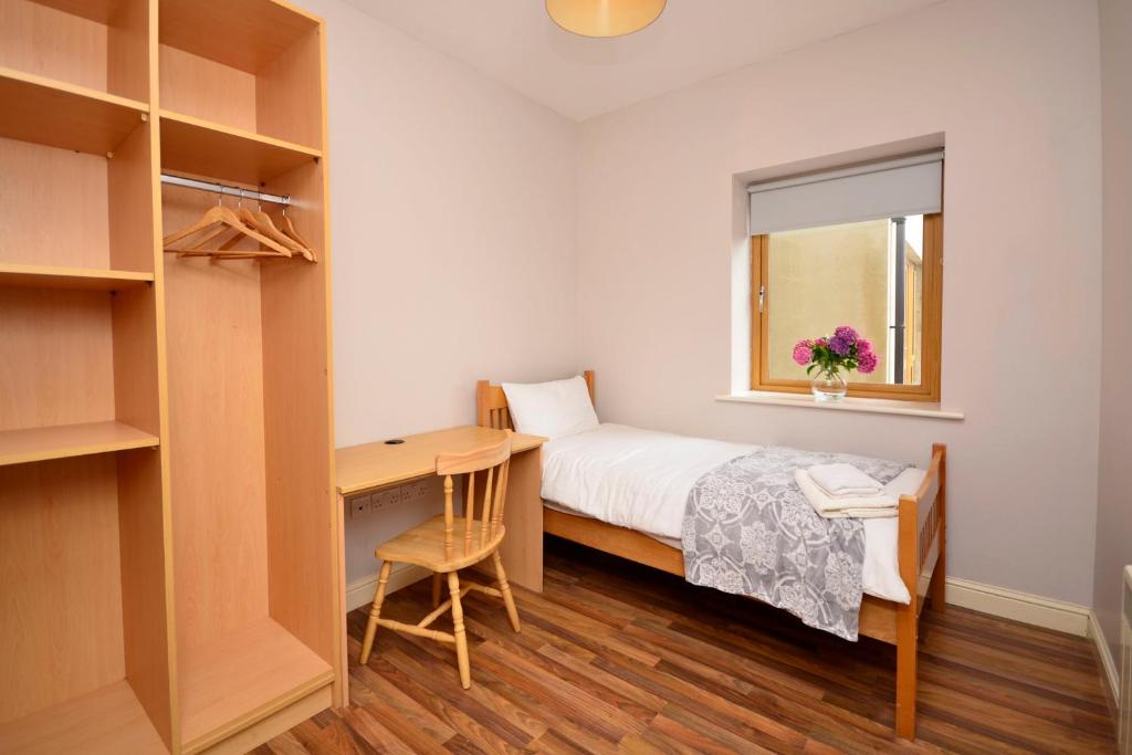 Postel nebo postele na pokoji v ubytování Apartment 703 Letterfrack