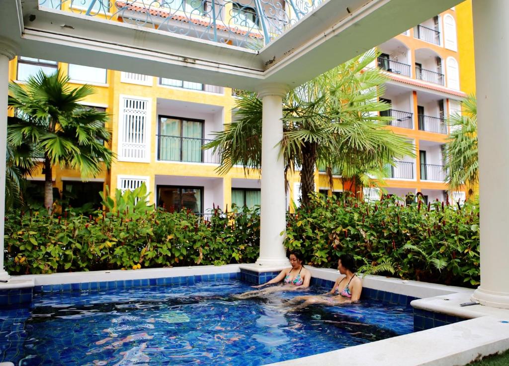 Venetian Poseidon Pool Hotel - Resim 20