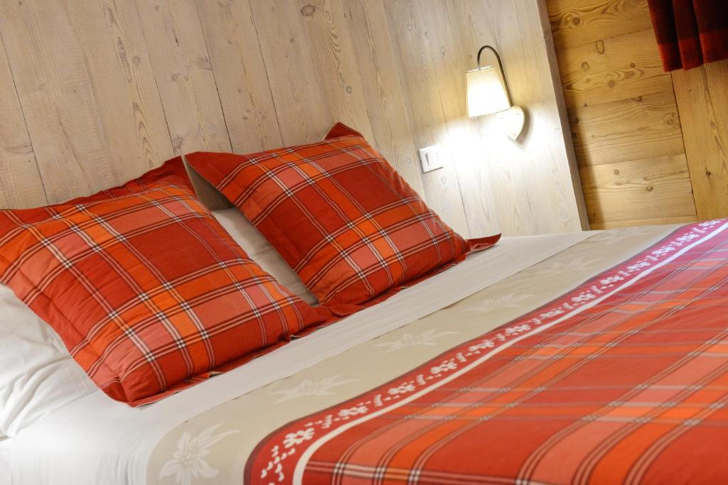 Postel nebo postele na pokoji v ubytování Hotel Petit Dahu - Chambres et Restaurant