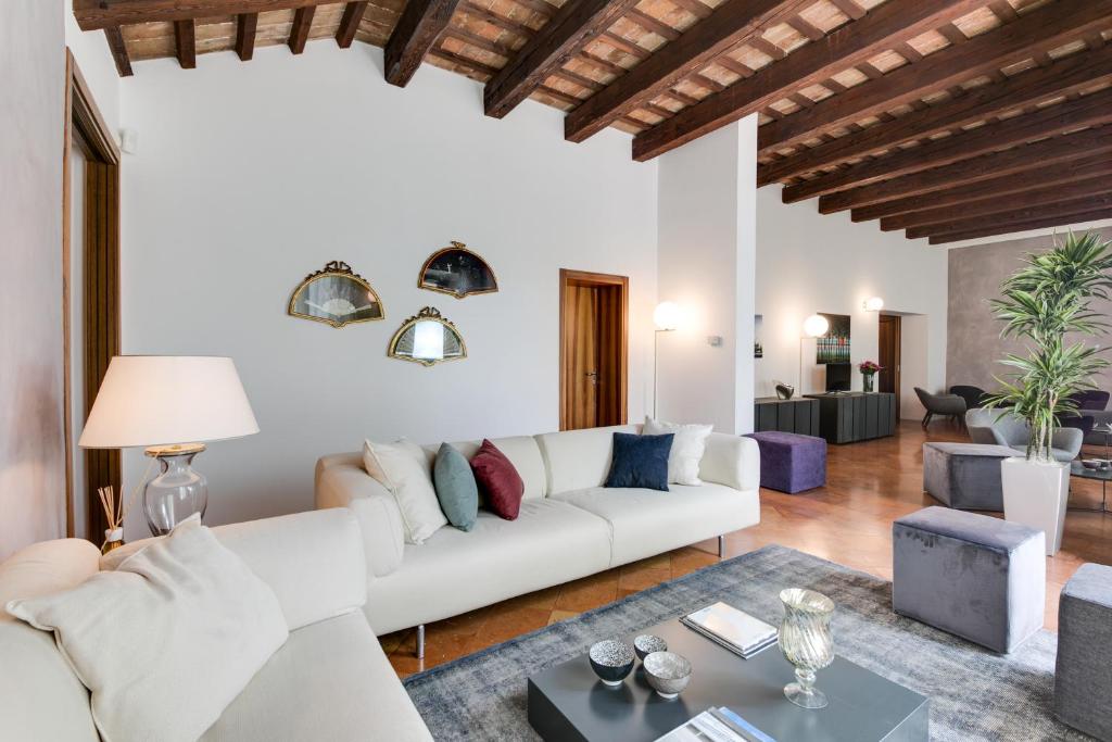 A seating area at Corte livia Room & Breakfast