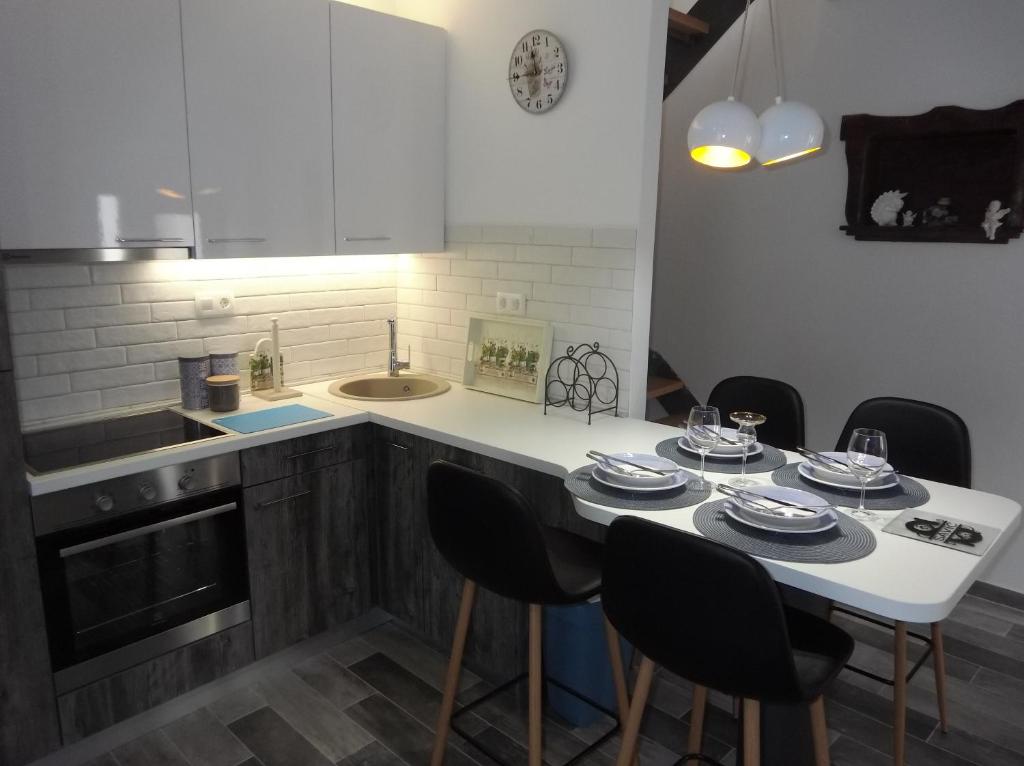Kuchyňa alebo kuchynka v ubytovaní Apartment LELA