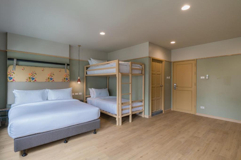 
Family Suite with Adult bunk bed 
