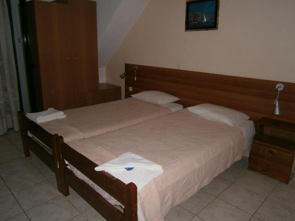 Postel nebo postele na pokoji v ubytování Petros Studios