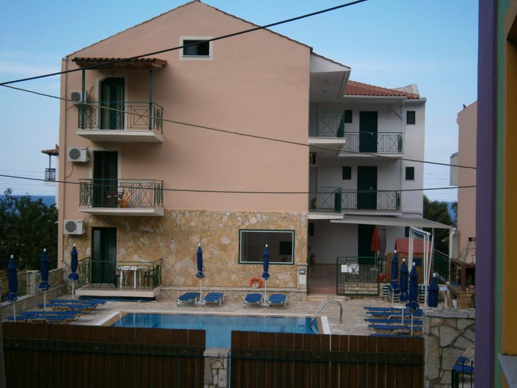 Budova, kde se aparthotel nachází