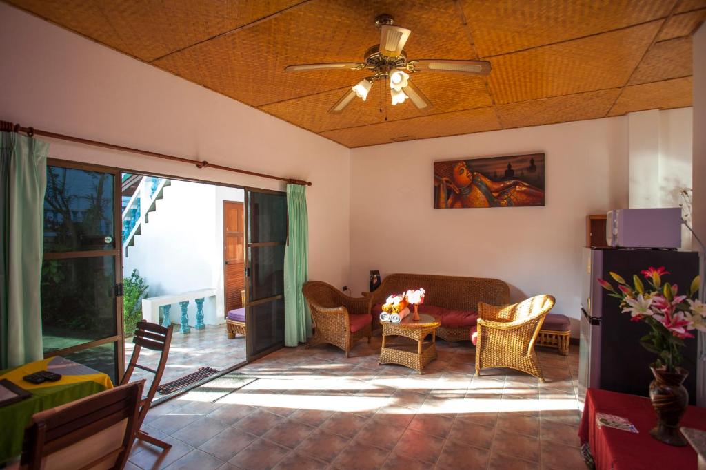 Posezení v ubytování Ya Nui Resort - SHA EXTRA Plus