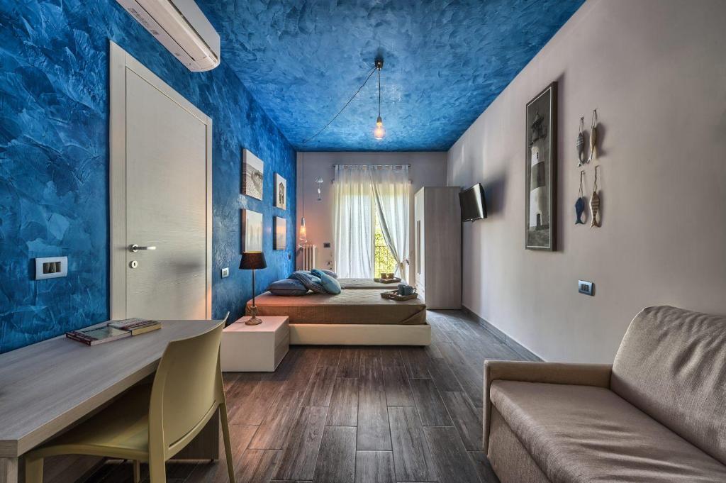 a living room with a blue ceiling at Stileroma in Rome