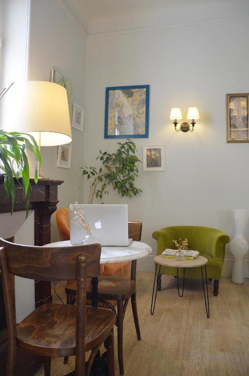 Posezení v ubytování Saint Charles Hôtel & Coliving Biarritz
