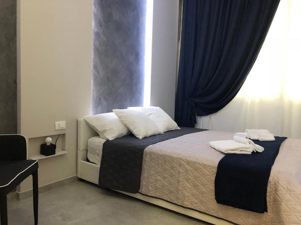 Łóżko lub łóżka w pokoju w obiekcie Turin Central Rooms