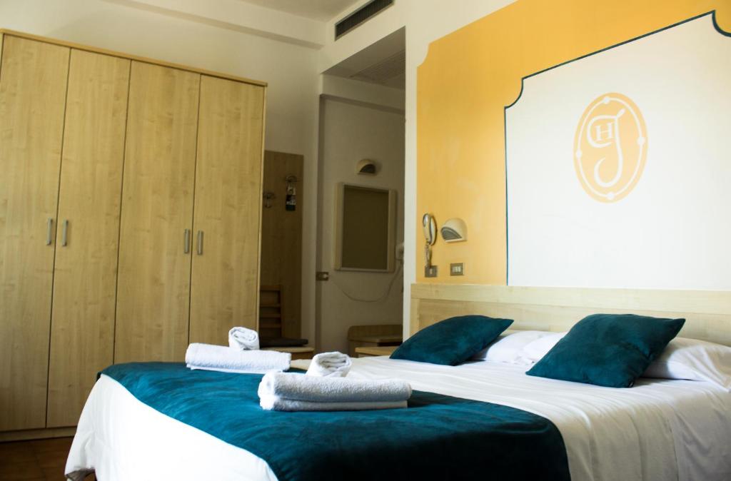 Postel nebo postele na pokoji v ubytování Hotel Jolie