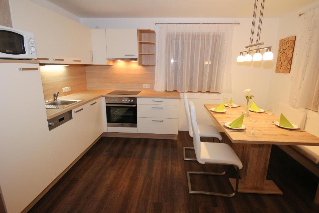 Kuchyň nebo kuchyňský kout v ubytování Ferienwohnung Stoff