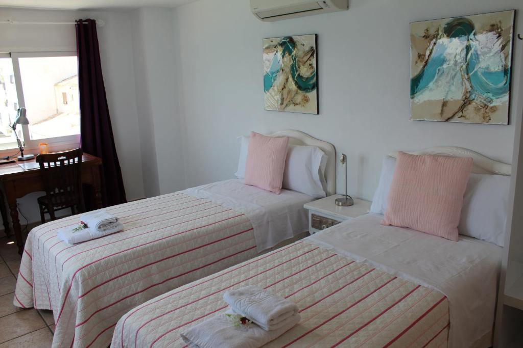 A bed or beds in a room at Los Azules de Altea