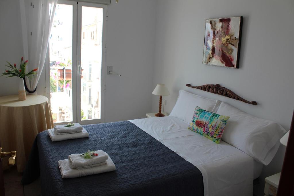 A bed or beds in a room at Los Azules de Altea