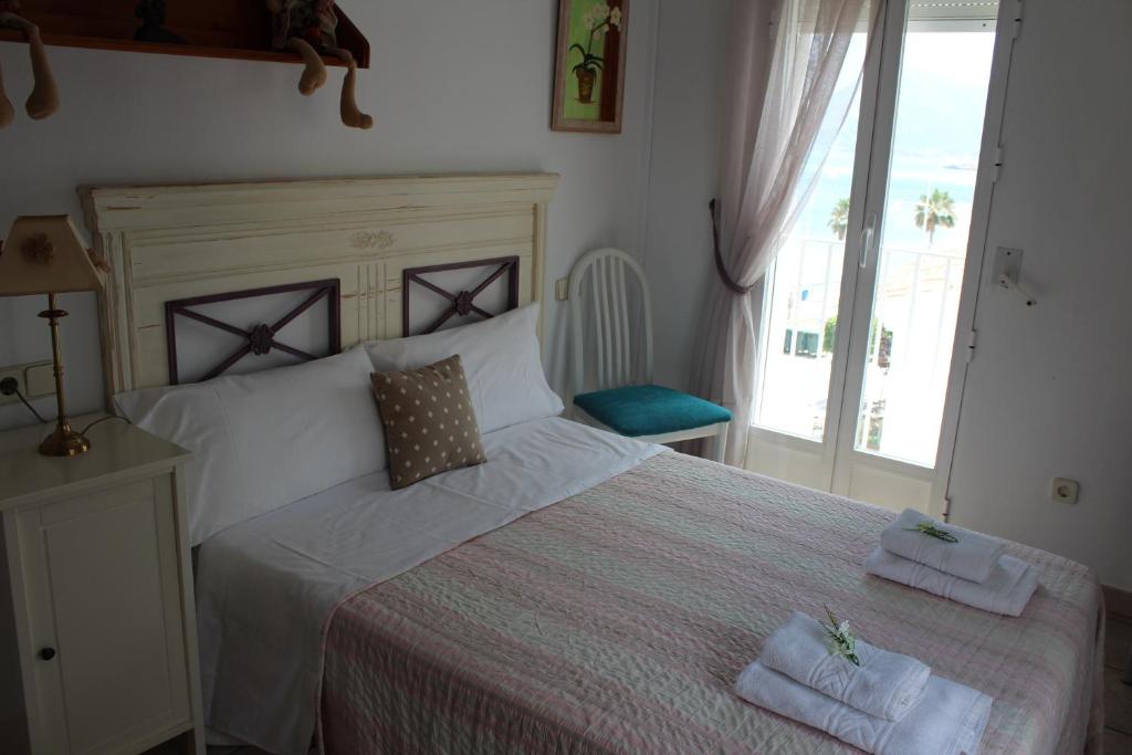 A bed or beds in a room at Los Azules de Altea