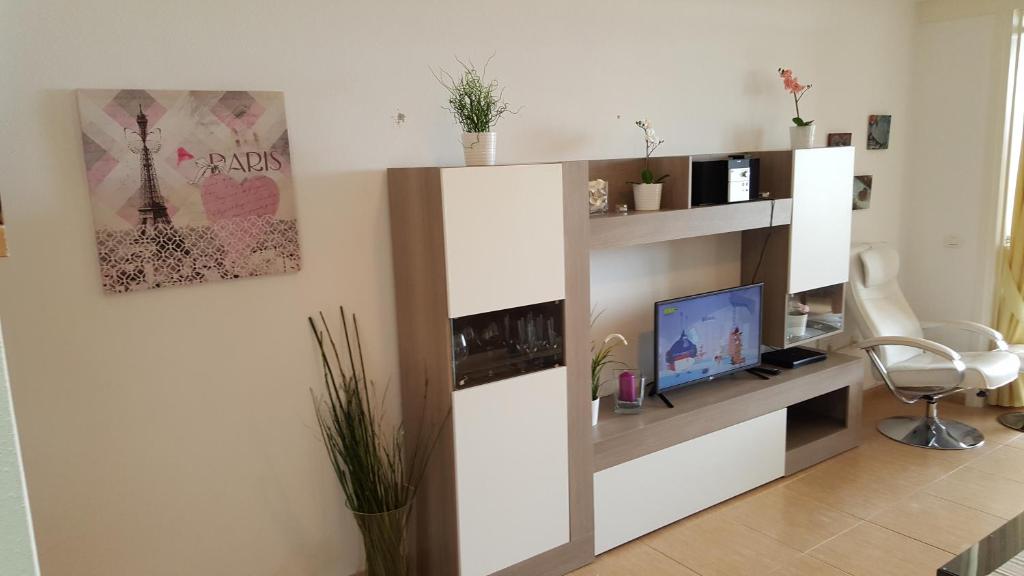 Apartment Jacaranda close to the beach, sea-view, pool, wifi ...