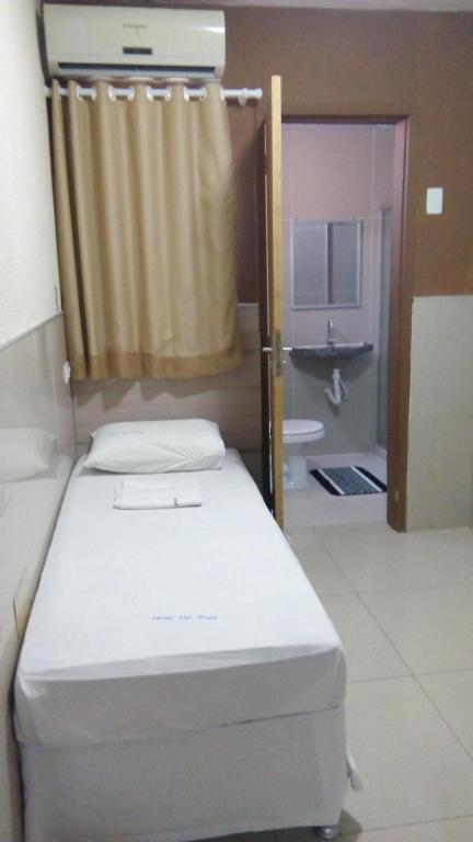 Cama ou camas em um quarto em Hotel Uzi Praia