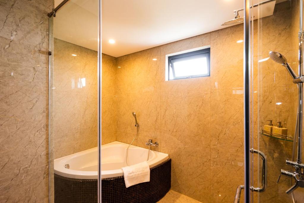 Koupelna v ubytování Eagle Hotel