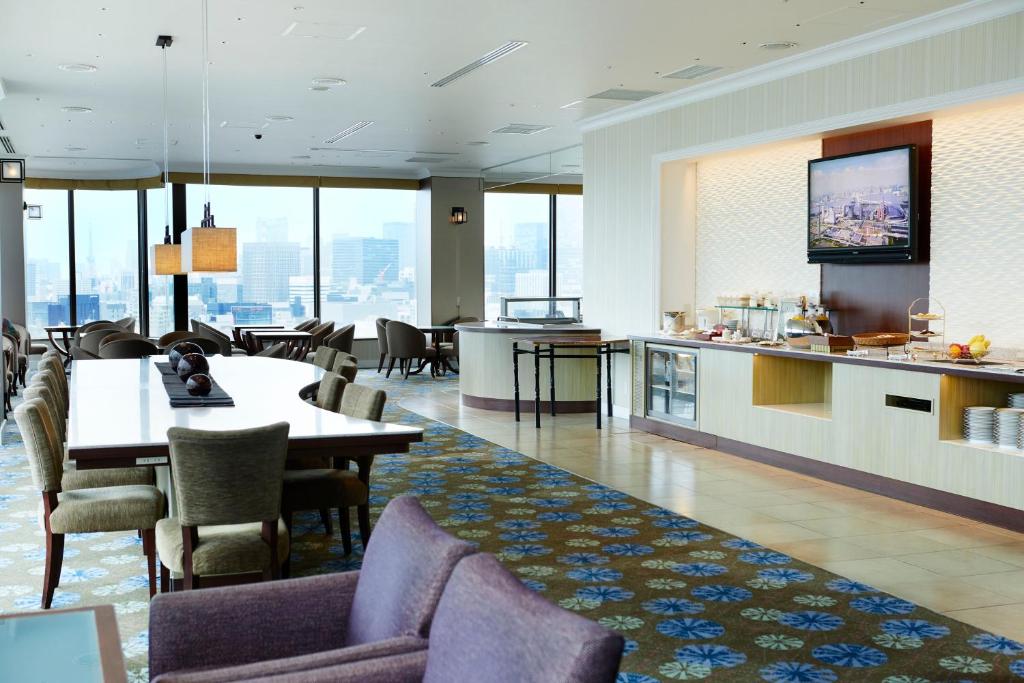 TV a/nebo společenská místnost v ubytování Royal Park Hotel