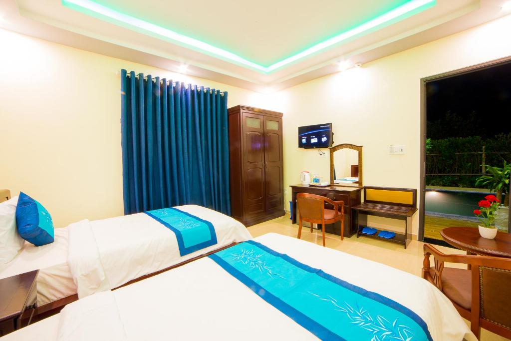 Postel nebo postele na pokoji v ubytování Hào Anh Villa Hội An