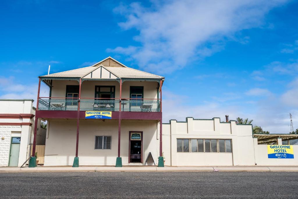 a building with a balcony on the side of a street at Gascoyne Hotel in Carnarvon