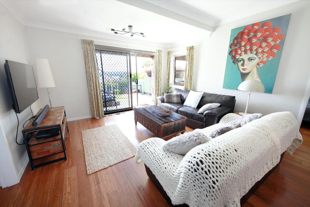 Bundeena Base Art House - Three-Bedroom House