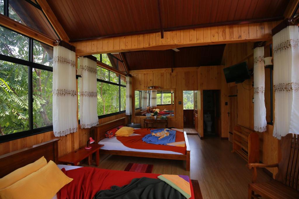Postel nebo postele na pokoji v ubytování Tea Forest Lodge