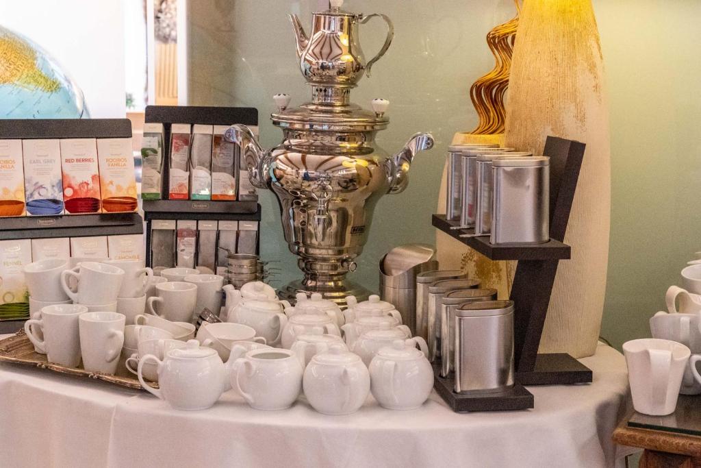 Příslušenství pro přípravu čaje a kávy v ubytování Hotel Pöker