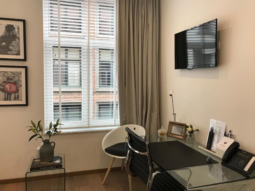 TV a/nebo společenská místnost v ubytování Antwerp Business Suites