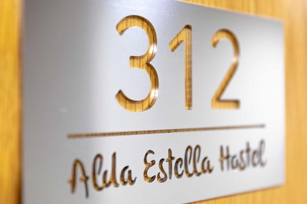 Certificado, premio, señal o documento que está expuesto en Alda Estella Hostel