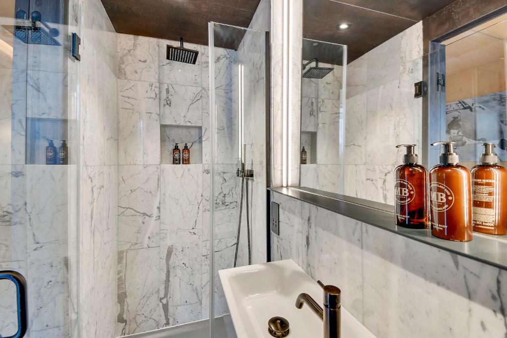 Stow Away Waterloo - Resim 29