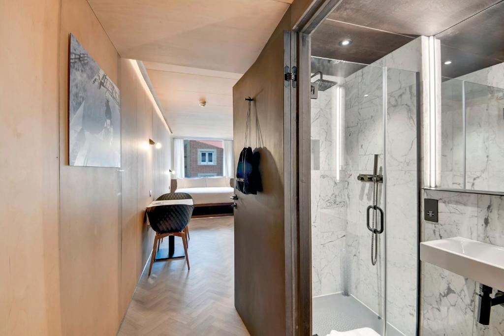 Stow Away Waterloo - Resim 19