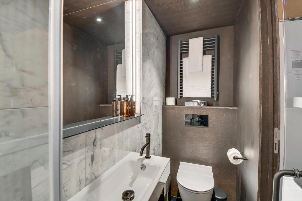 Stow Away Waterloo - Resim 37