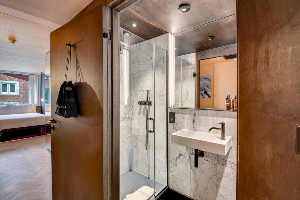 Stow Away Waterloo - Resim 38