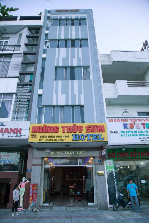 Supermarket nebo jiné obchody v  hotelu nebo okolí