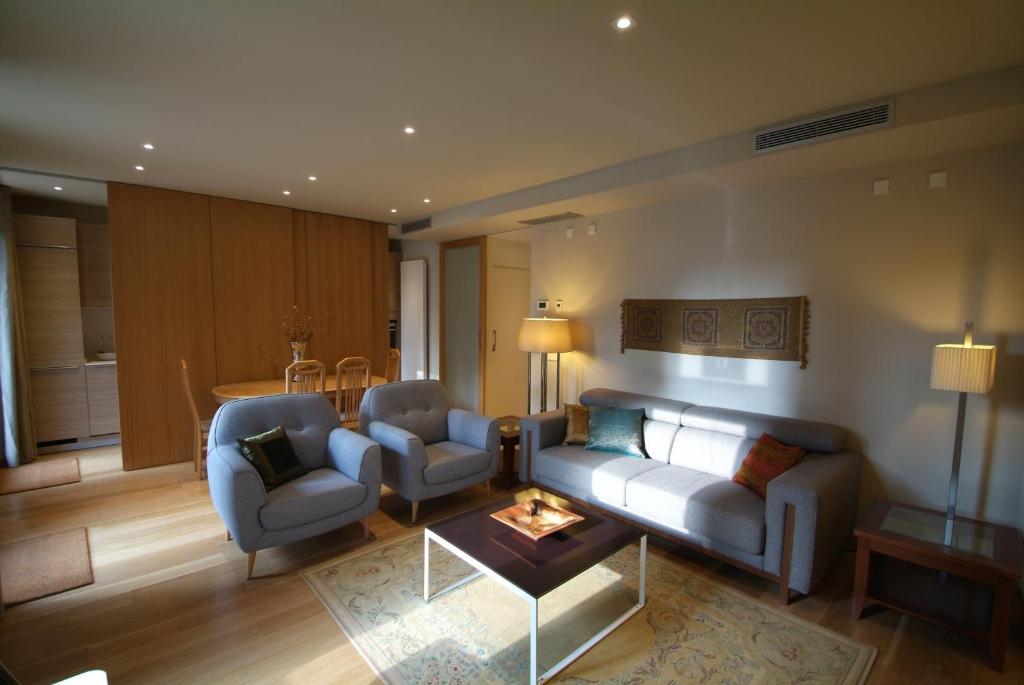 Posezení v ubytování Beautifully furnished luxury apartment in Barri Vell, Girona